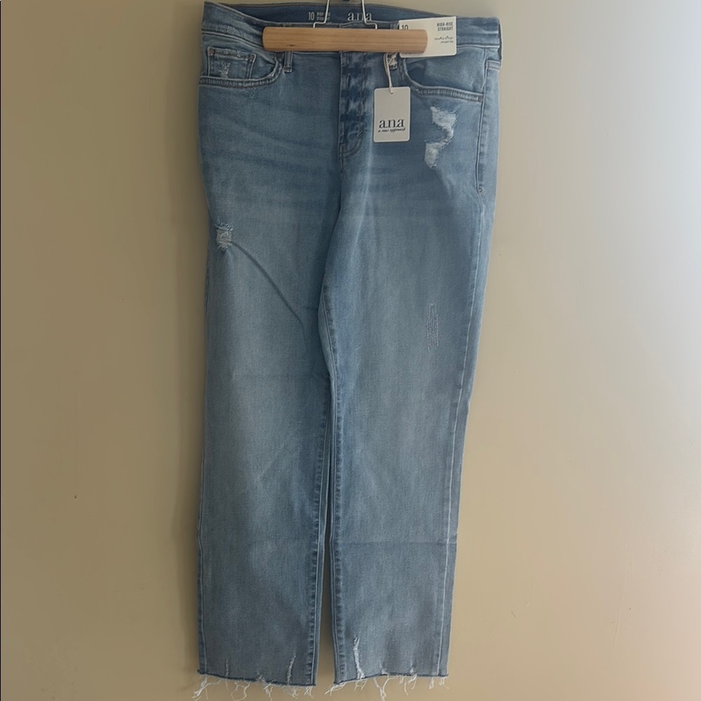 a.n.a Women's Light Blue high rise straight Jeans NWT 10
